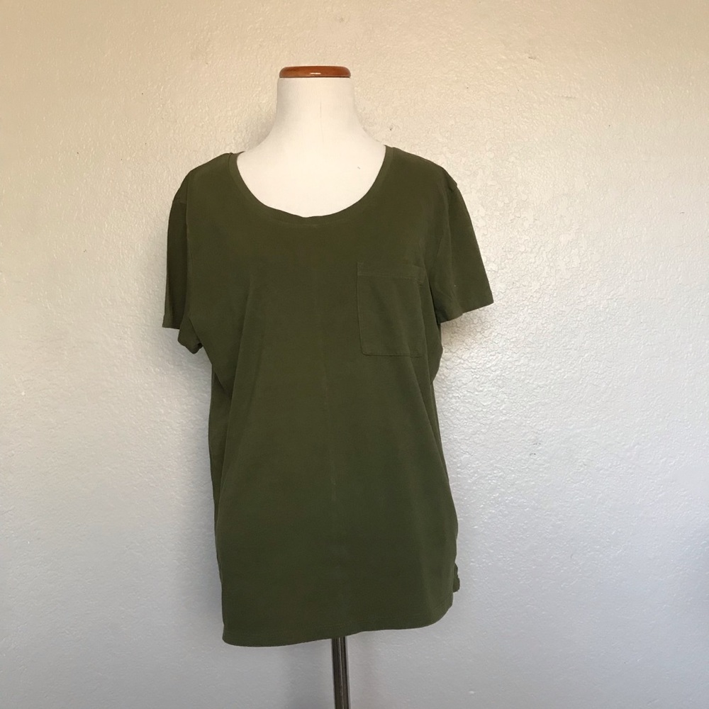 Old Navy olive boyfriend tee